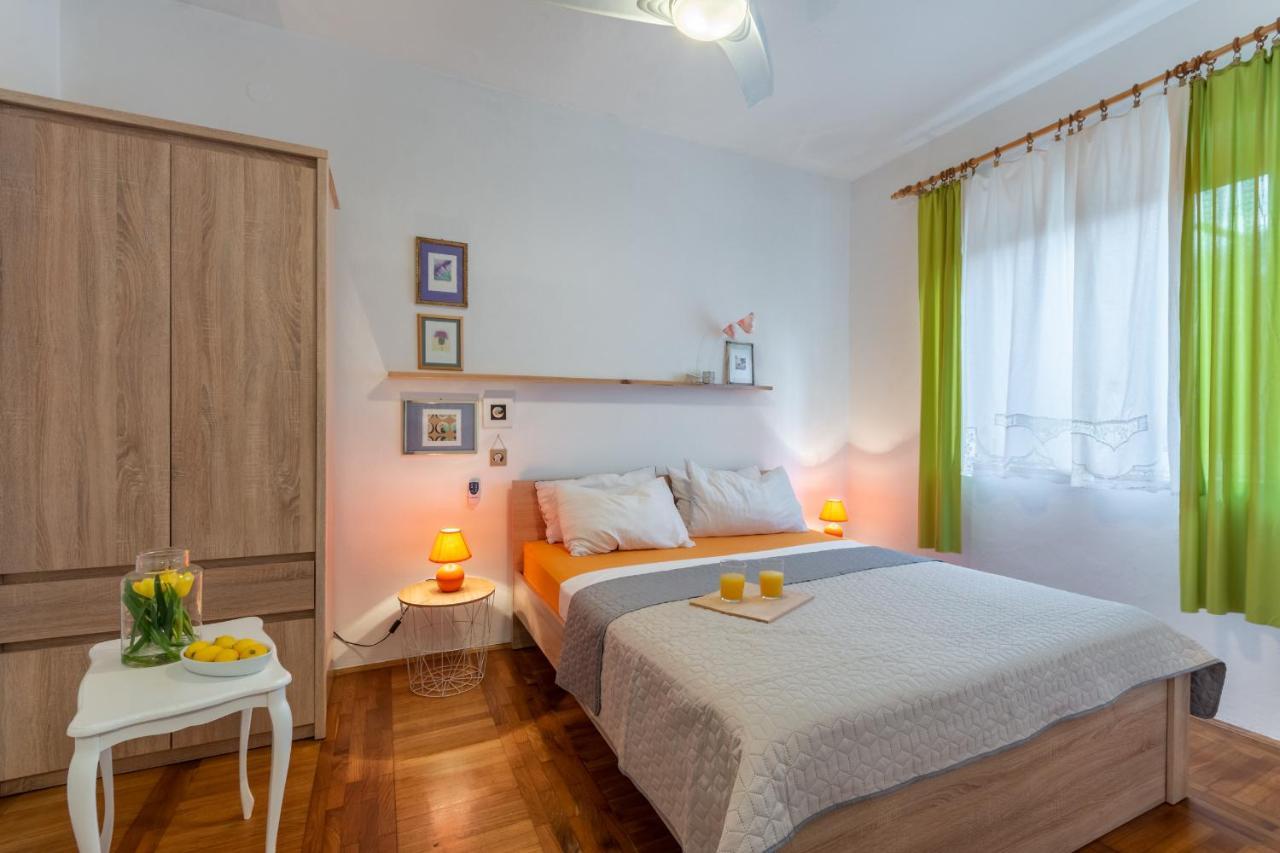 Apartment Lota With Heated Pool On Location Supetar