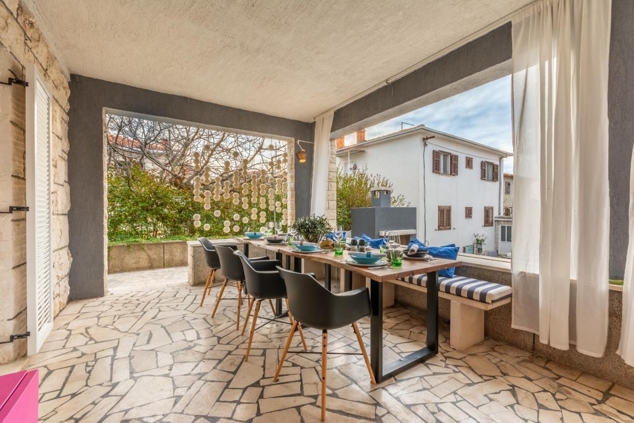 Lota With Heated Pool On Location Supetar