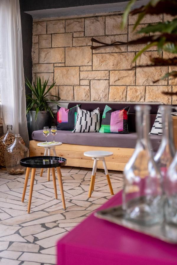 Lota With Heated Pool On Location Appartement Supetar