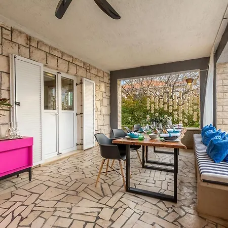 Apartment Lota With Heated Pool On Top Location Supetar Exterior photo