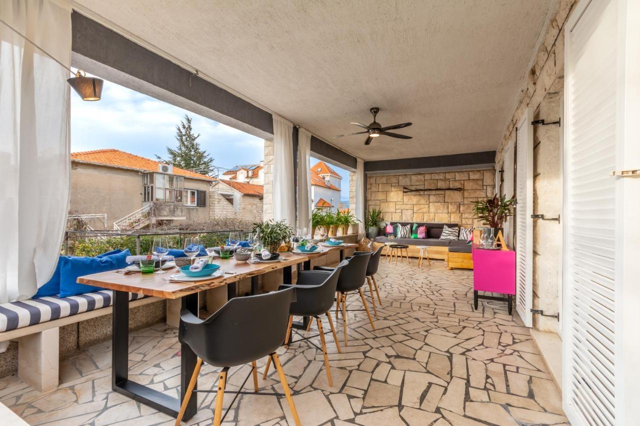 Apartment Lota With Heated Pool On Location Supetar