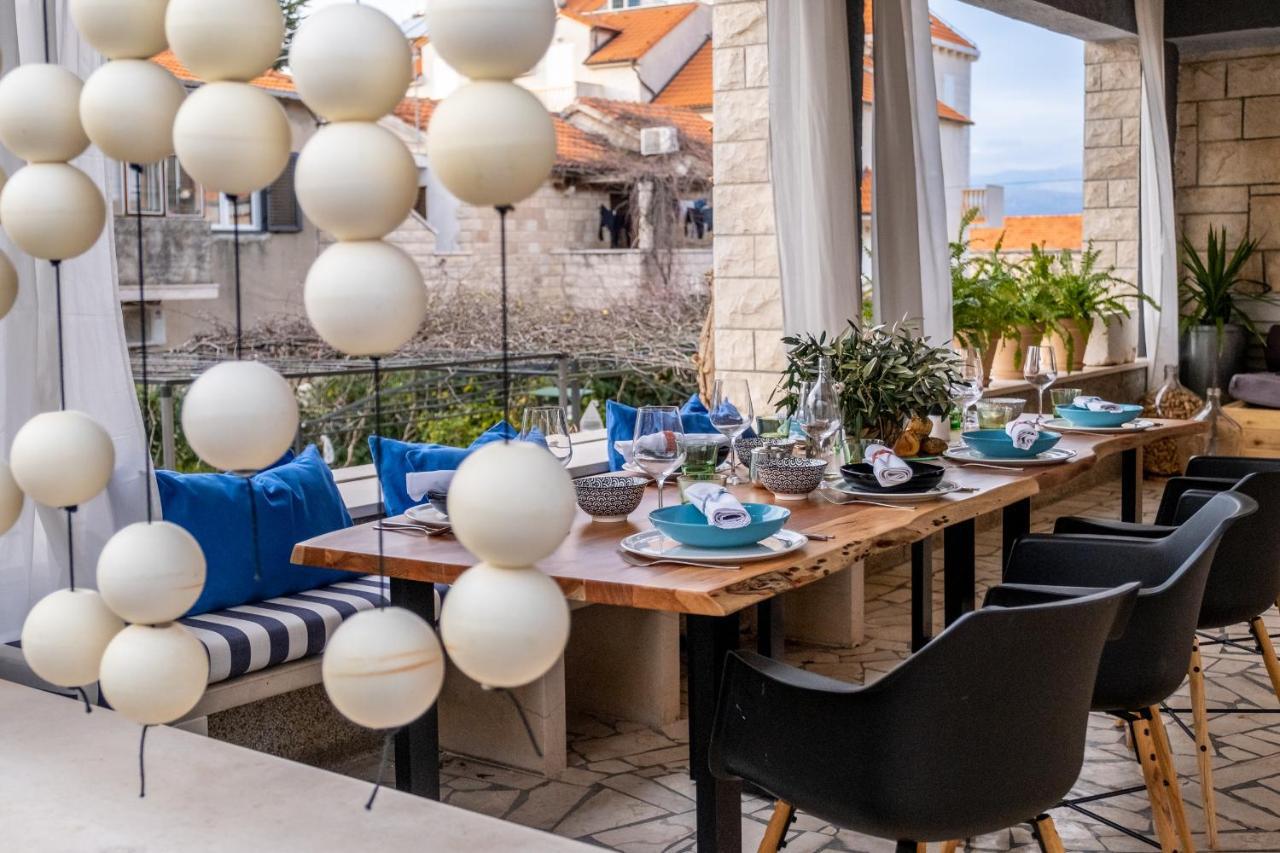 Apartment Lota With Heated Pool On Location *