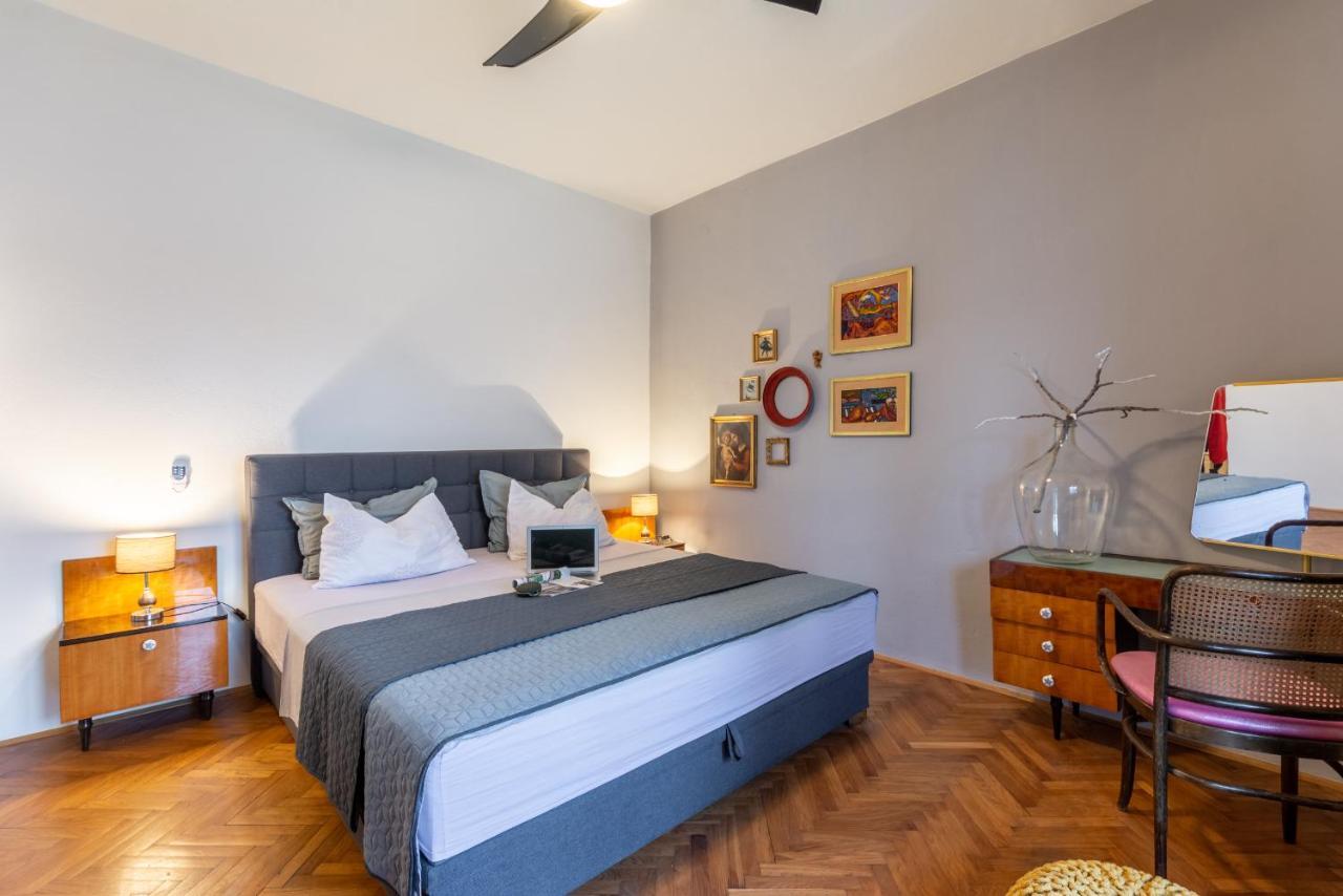 Lota With Heated Pool On Location Apartment